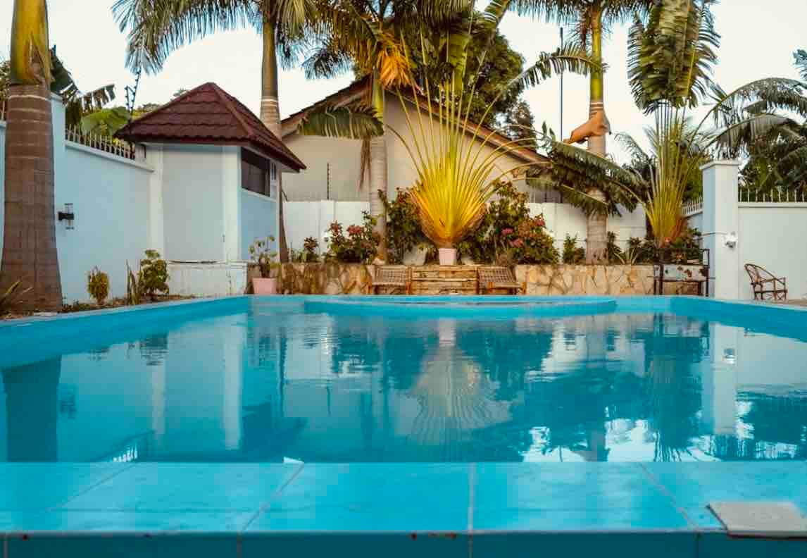 美丽的mbweni别墅，拥有巨大的游泳池
