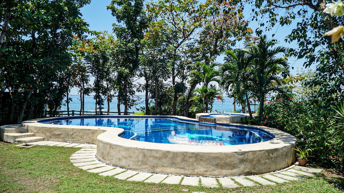 Anza Mactan Beach Villa -Private Pool & Beachfront