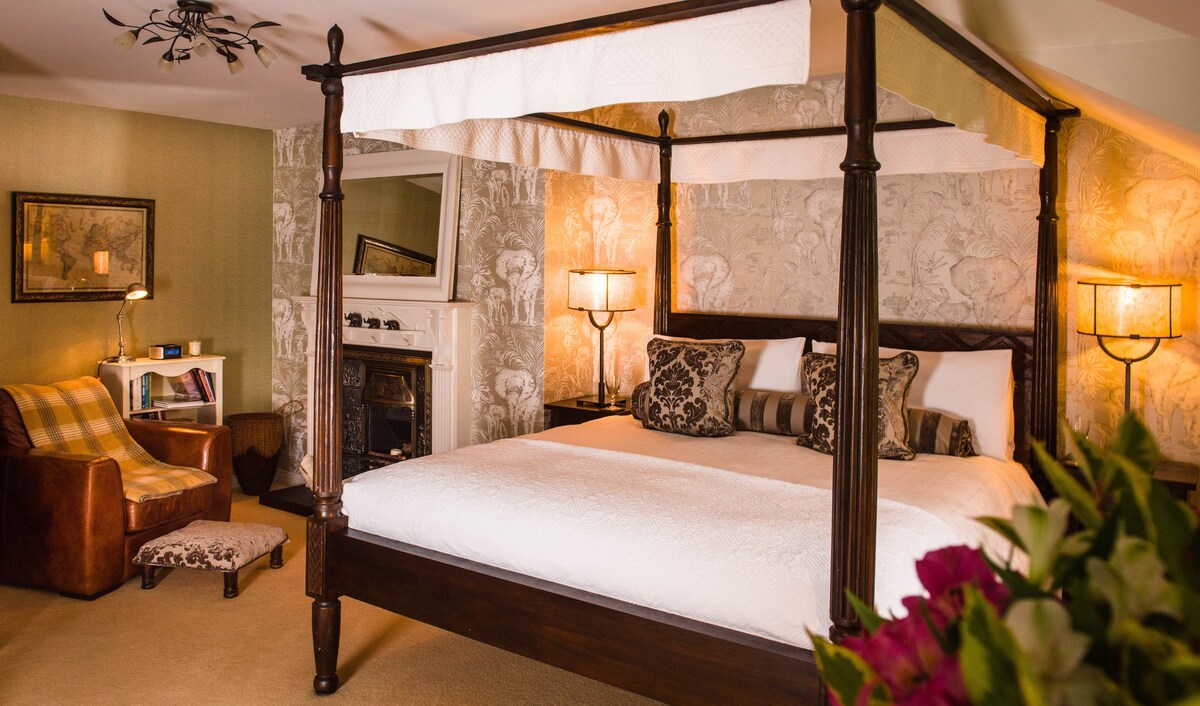 Colonial Room, Four Poster Bed & Gourmet Breakfast