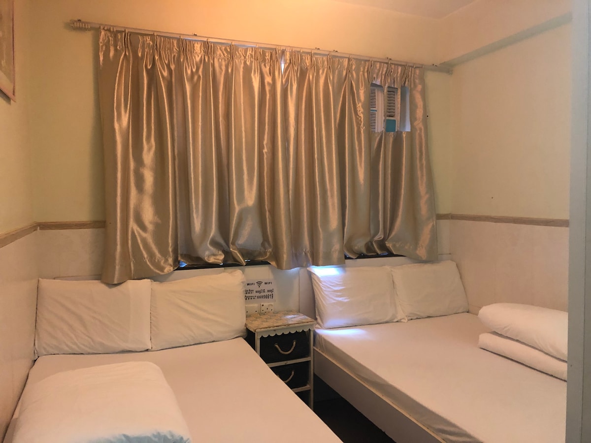 1 minTsim Sha Tsui MTR two double bed for 4 guests