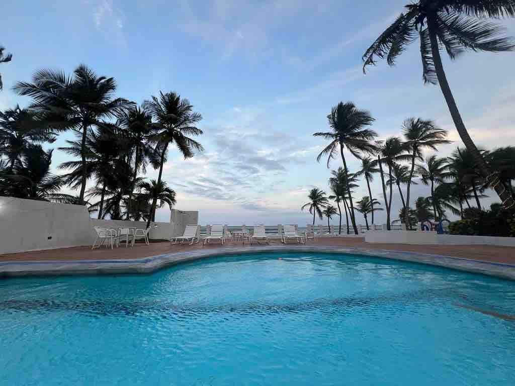 Tucacasbeachhomes 4 Bedroom 2-Apt Powgen WiFi