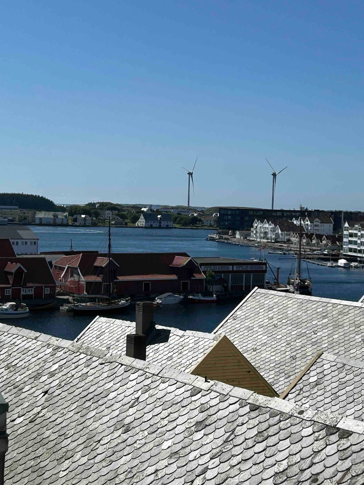 Central apartment Haugesund, with sea view