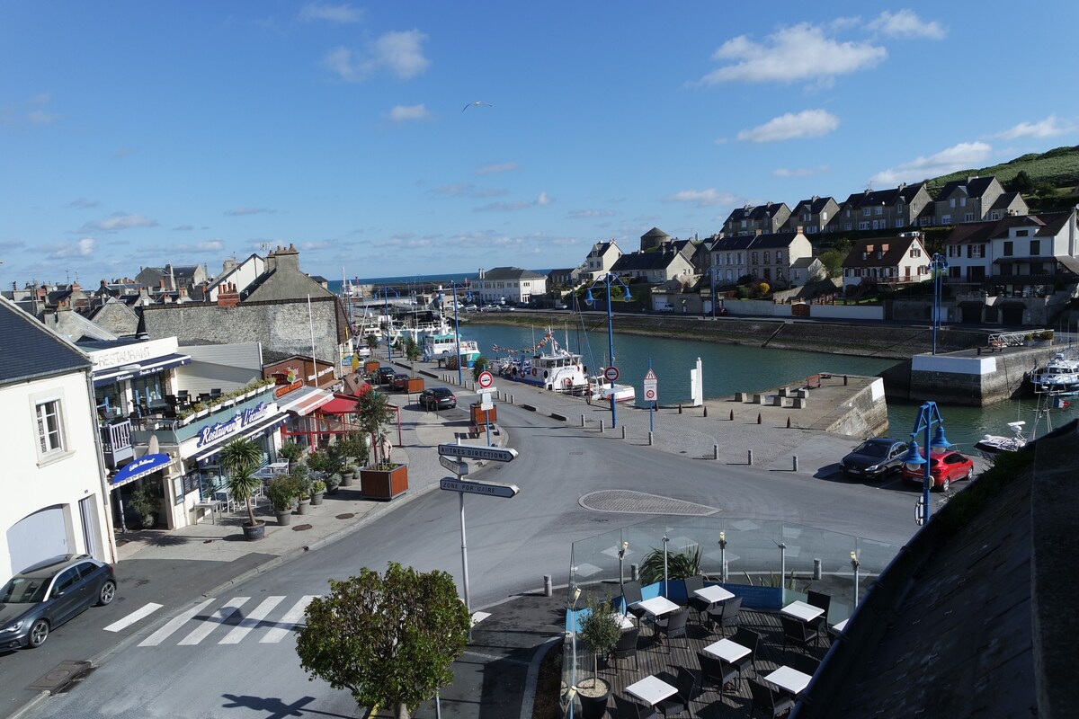 Apt lumineux, vue sur le port, parking facile