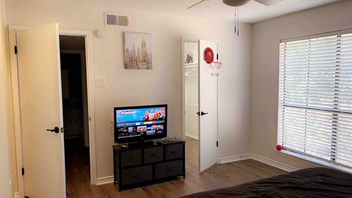 Entire Apt Near I-75 Downtown Dallas!