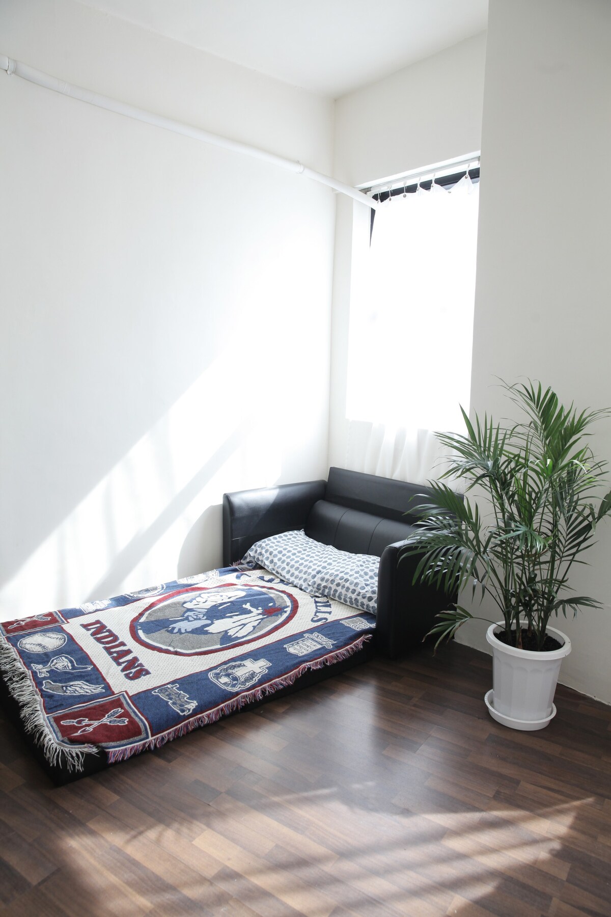 Stylish & Sunny Shared Studio Flat