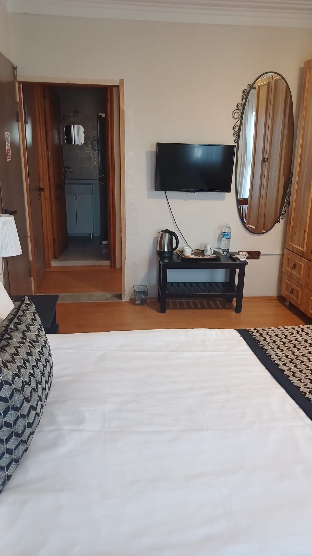 Golden Horn Suite+1000MBPS+WIFI+32" TV