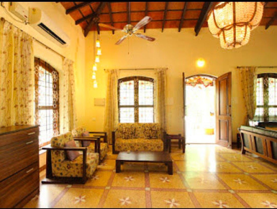 The Bougainvilla Stay-Goa ，带早餐的房间