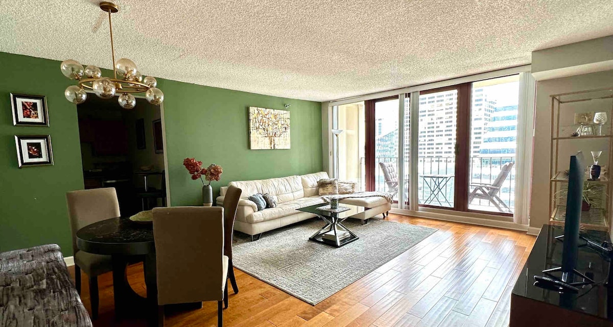 Location! Modern Condo in the Heart of Downtown