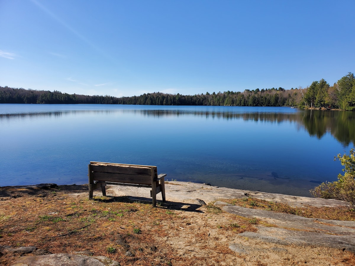 邦尼湖（ Bonnie Lake ）的Muskoka乡村小屋度假胜地