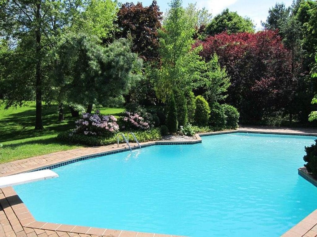 带泳池和大露台的现代2英亩庄园！