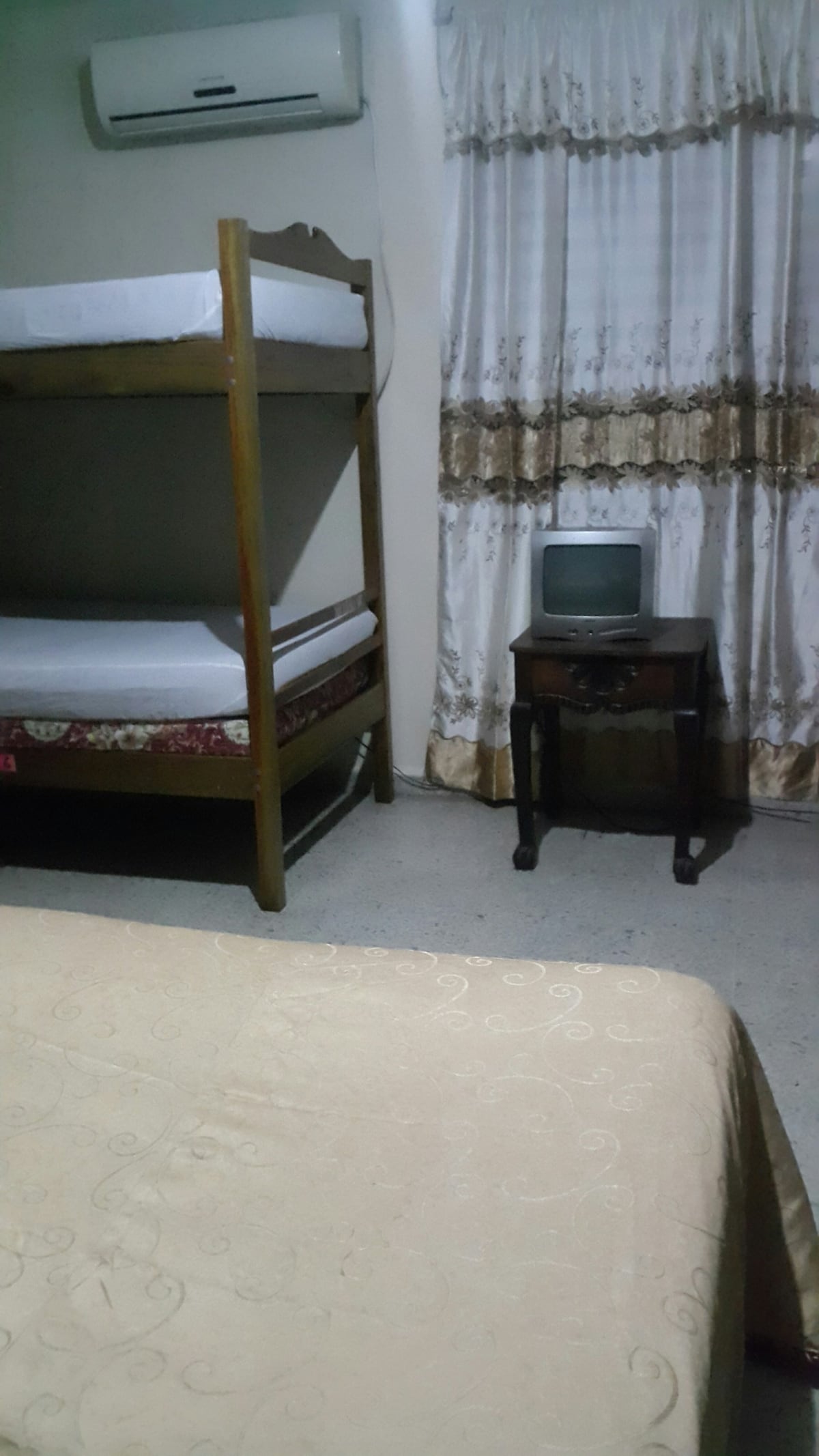 Tamarindo旅舍卧室和独立房间
