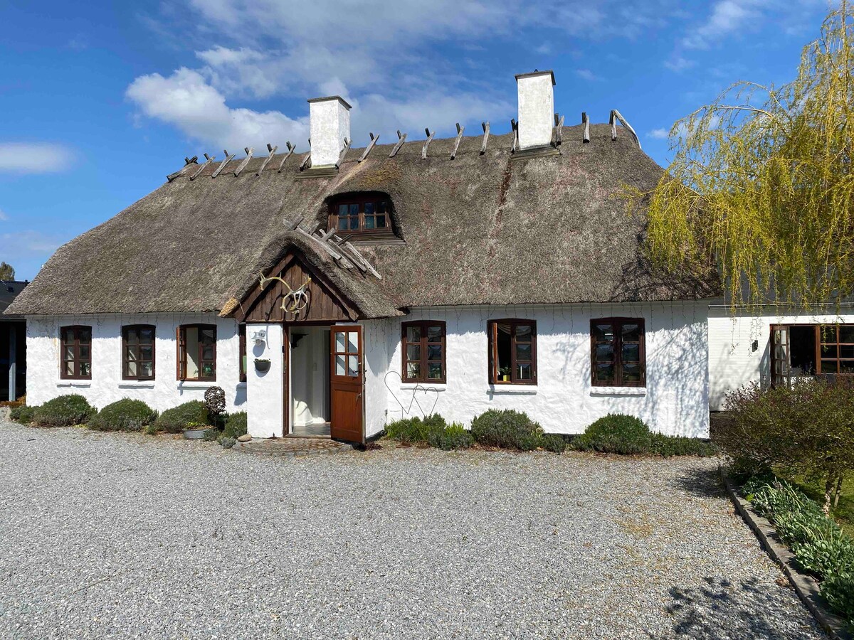 Hyggeligt hus med brændeovn,
nær strand og skov.