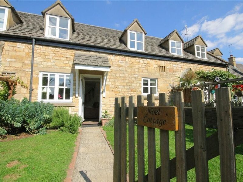 Central Chipping Campden Cotswold Stone Cottage