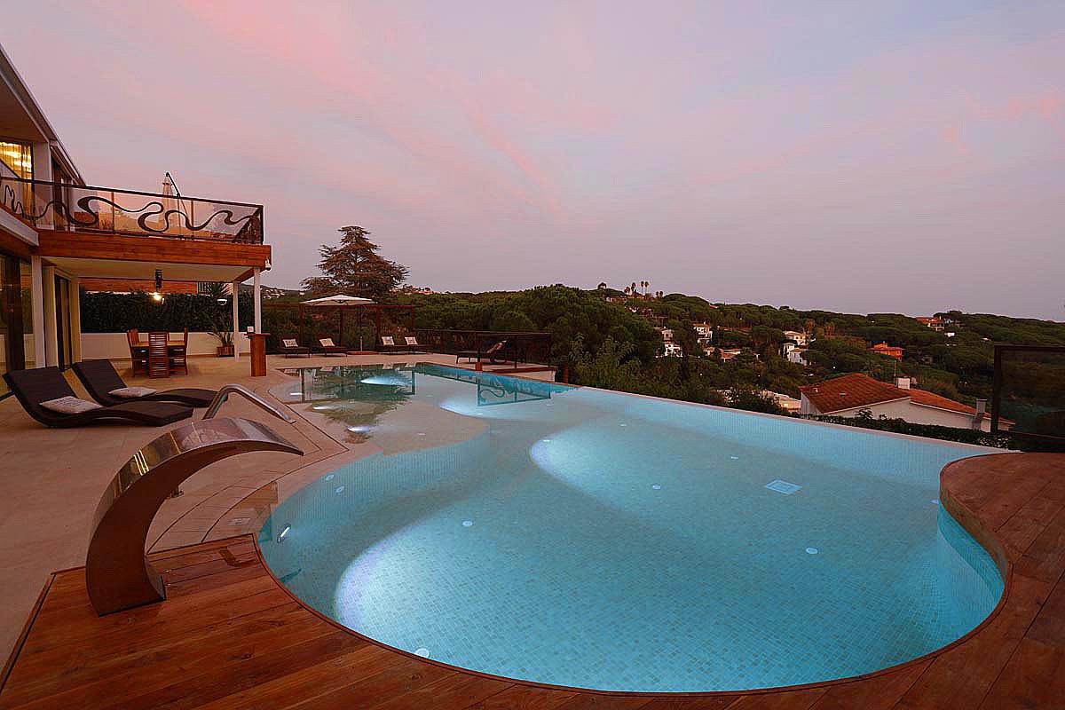 Villa Tuzko ，海景Vila ，带泳池和电影院