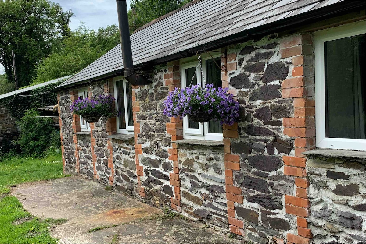 The Piggery -character barn with river views