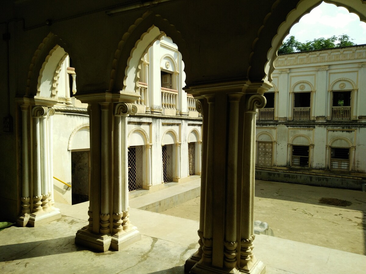 体验传统| Chaudhuri House | 375年