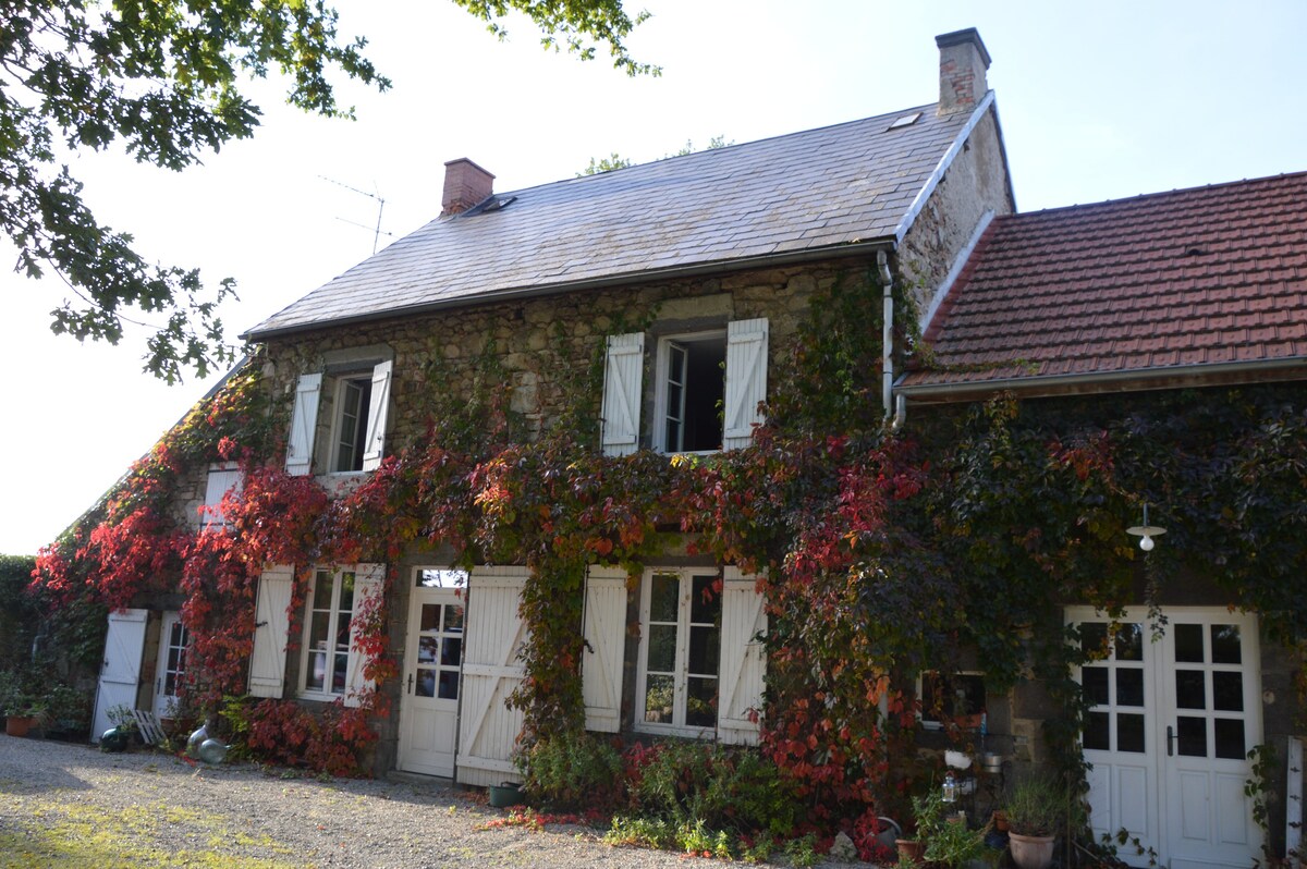 Maison de charme, piscine, terrasse, jardin,calme