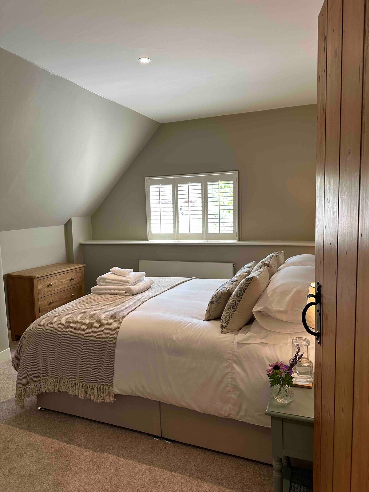 King size bedroom in Hambleden