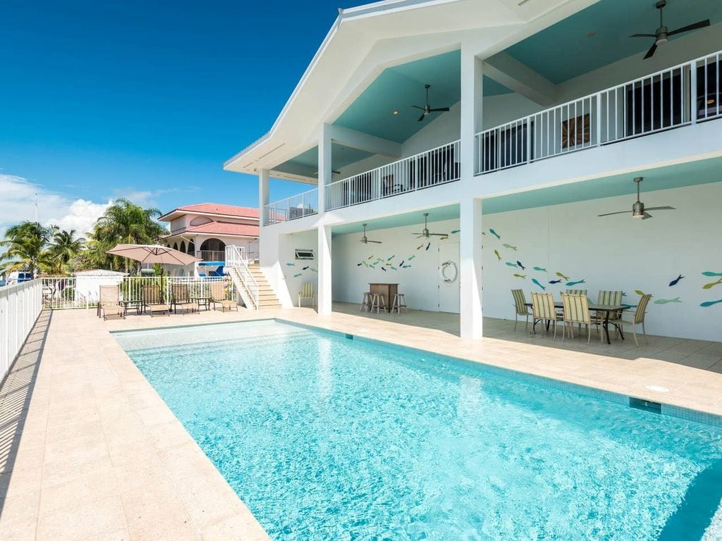 Grouper House, Lux 4BR, 6BA home w/ pool, dock and