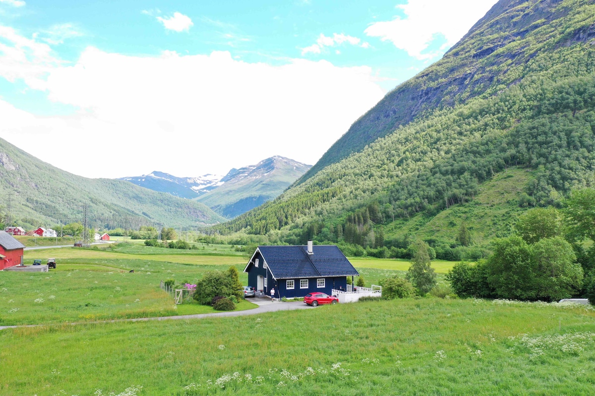 Stordal ， Risvoll住宿加早餐， "Fjord"房间