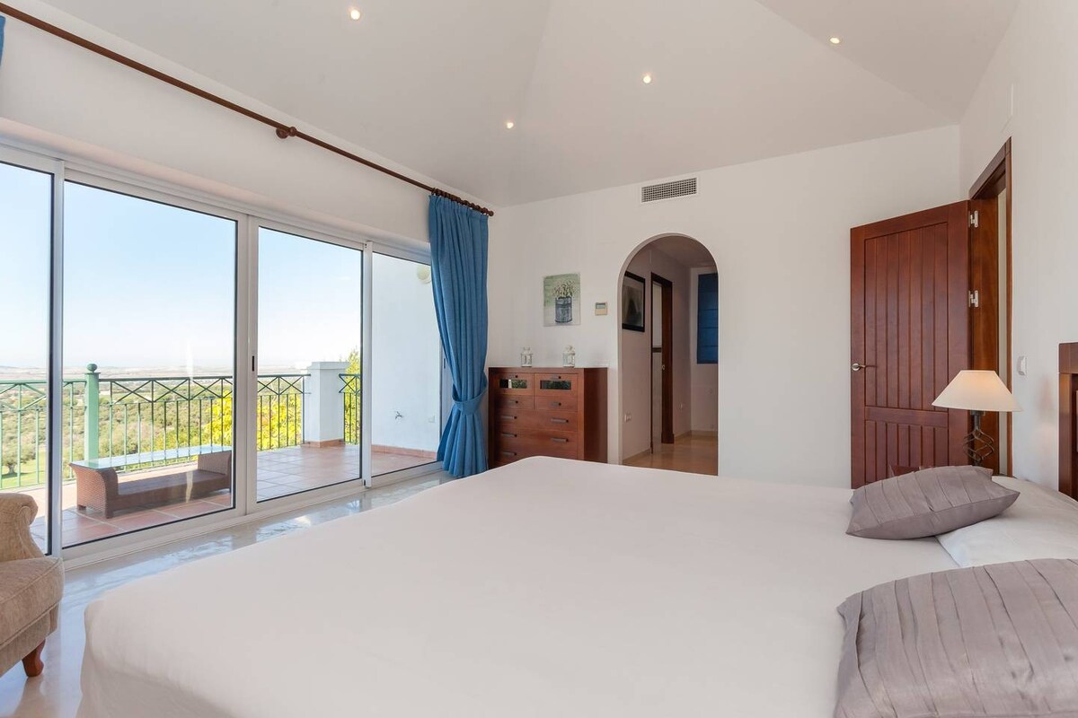 Pivate Luxury 4 bed golf Villa with pool at Arcos