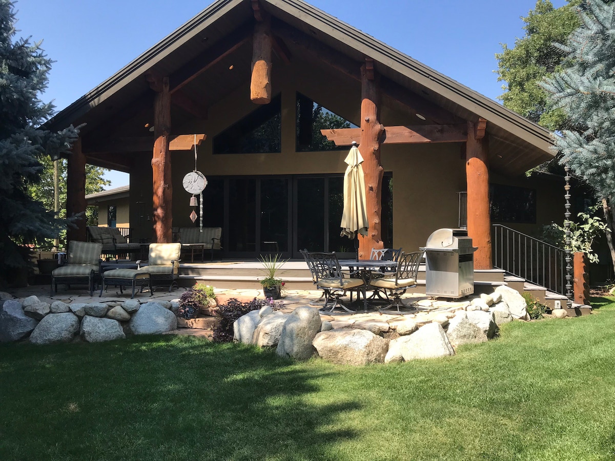 One of a kind Ski Chalet minutes to Snowbird/Alta