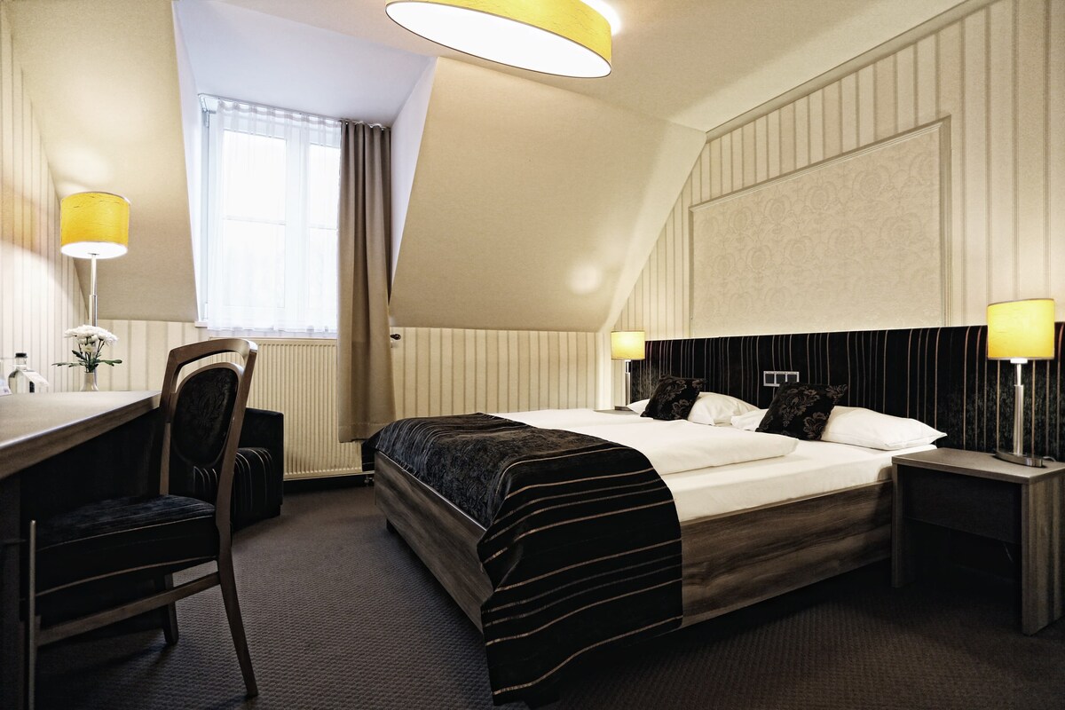 Konsumhotel Dorotheenhof Weimar （魏玛） - LOH07309 ，双人房，带淋浴间/马桶的拥抱床（ 1.60 x 2.00米）