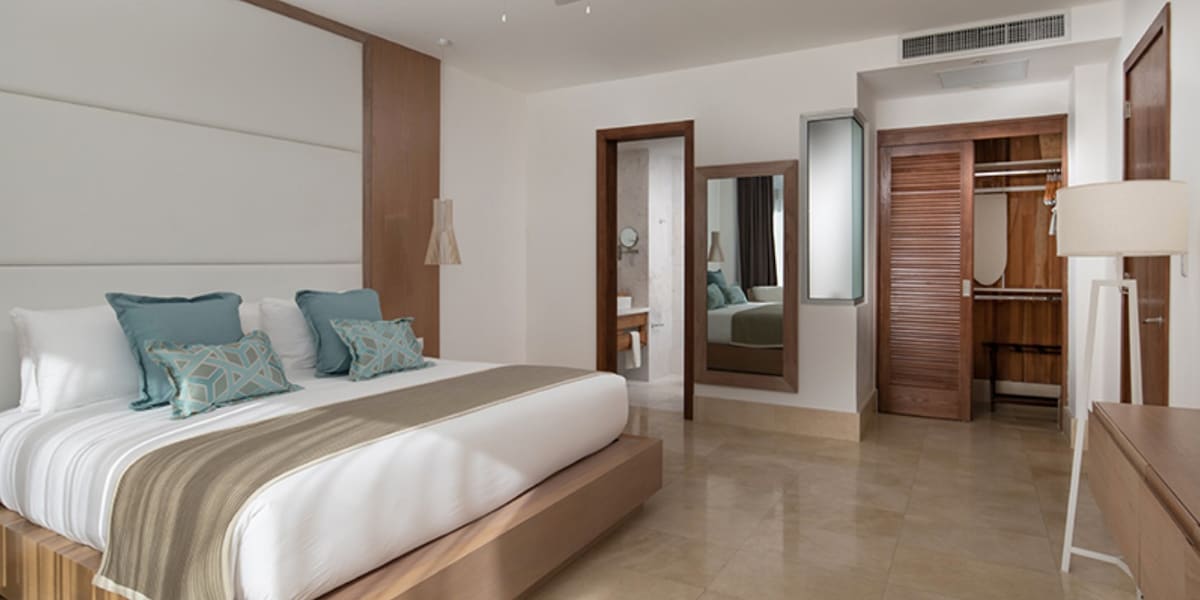 2-Bedroom Sunrise Suite, Sleeps 4: All-inclusive