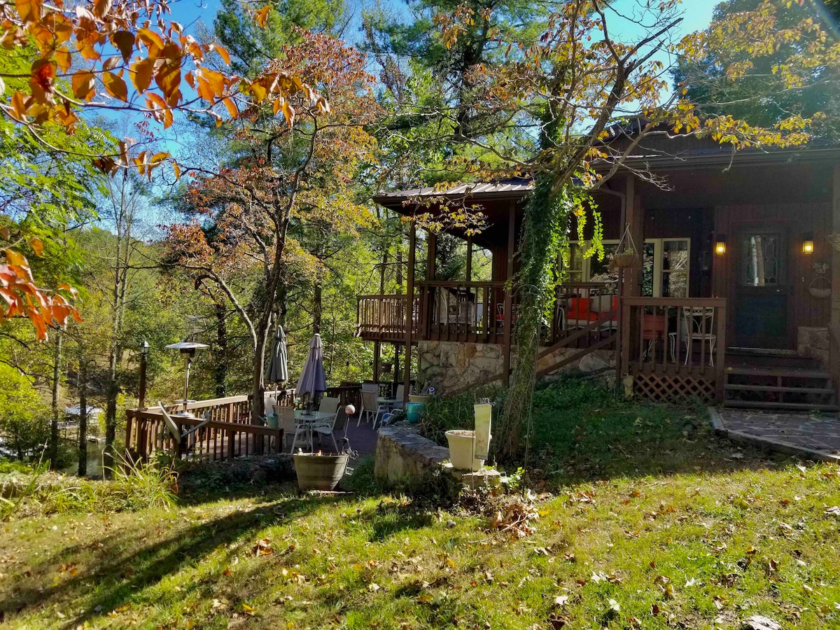 Hokie House on Claytor Lake ，带私人故事码头