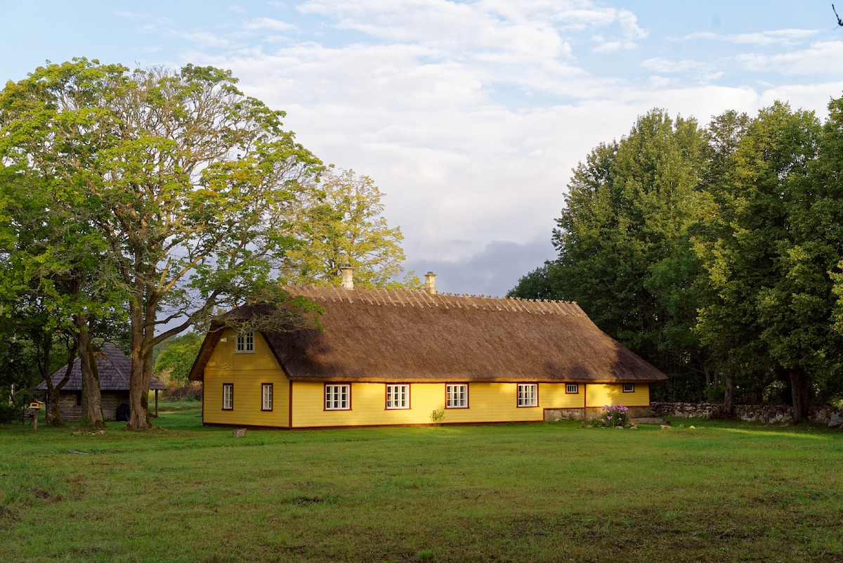 Välja, the foresters thached house