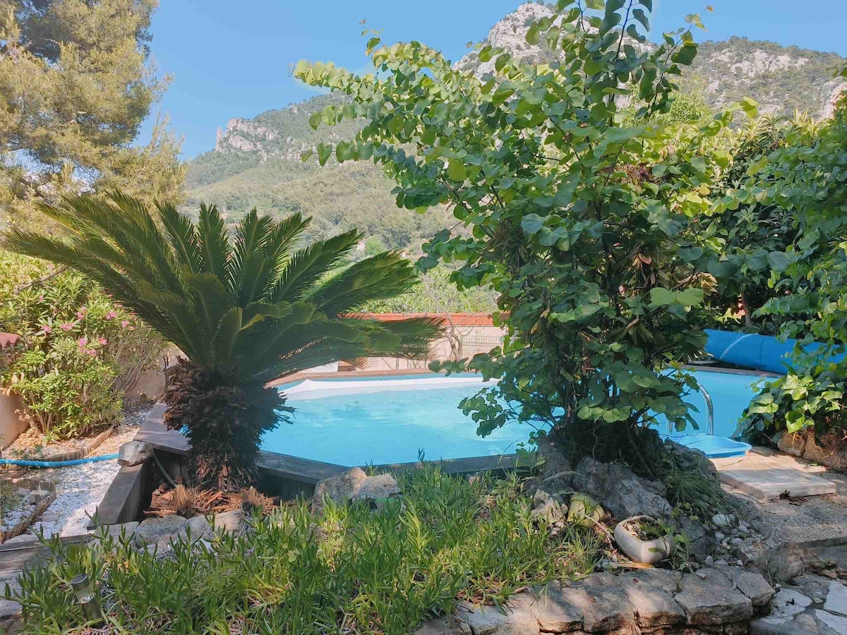 Villa avec piscine privée et vue Mont Faron