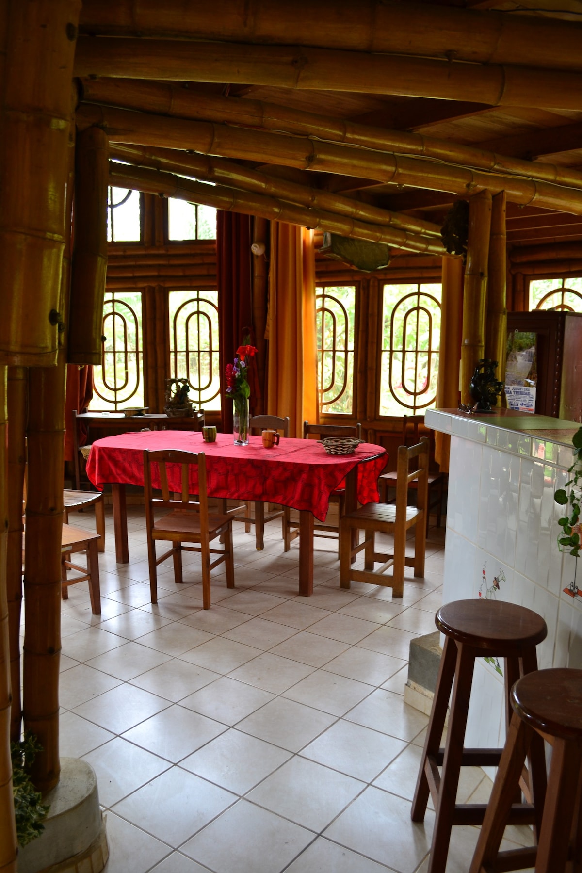 Casa de bambú en armonía con el medio ambiente