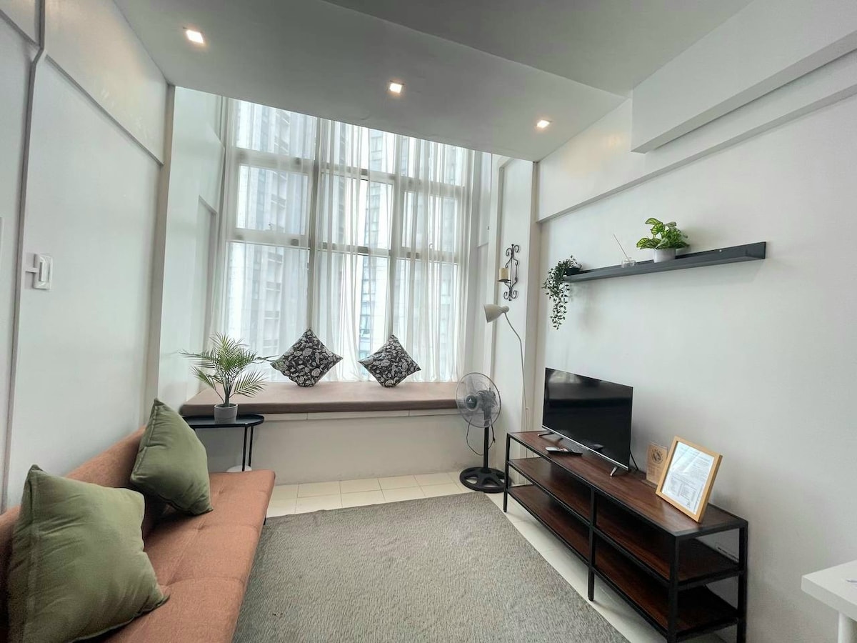 奥蒂加斯（ Ortigas ）新鲜阳光明媚的1卧室公寓，带HBOGo和Netflix