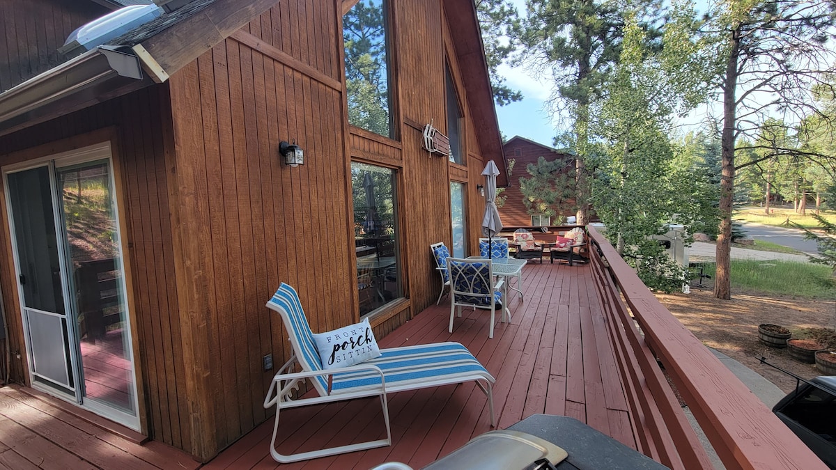 Tackle Mtn Lodge: Loft, activities, relaxation!