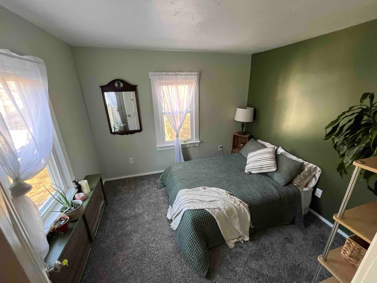 Green Vintage Nest - quiet restful private room
