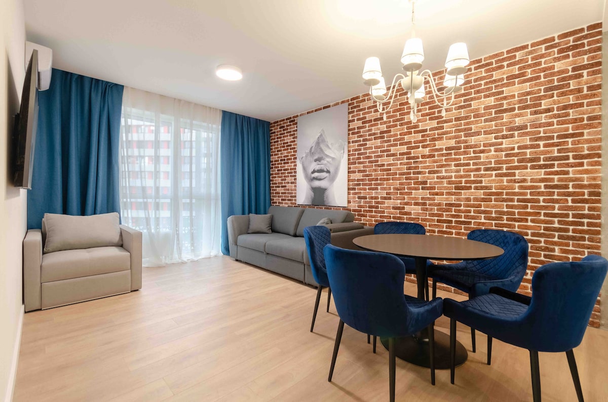 *8AFD Best loft apartment in Kyiv