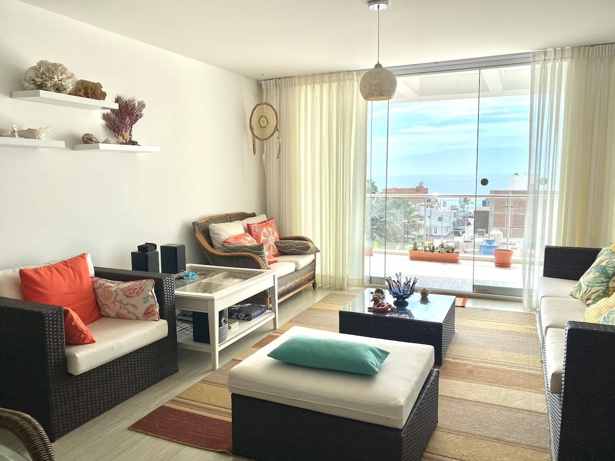 Cozy Apartment with Balcony & Ocean View