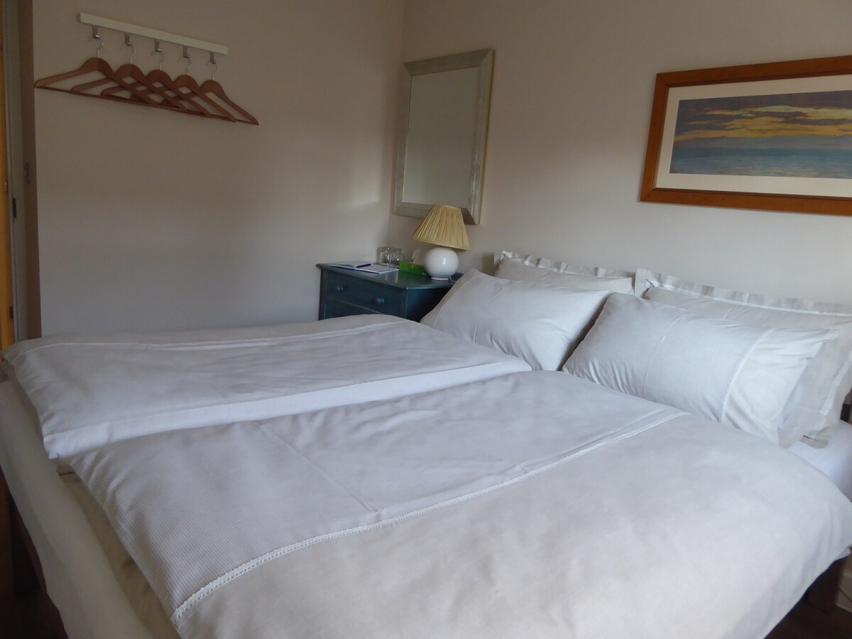 Amesbury ，安静的双人床或2米宽双人床，独立卫生间