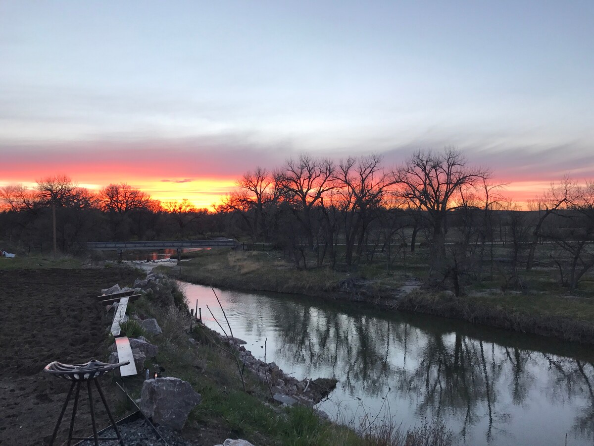 Cabin on the Laramie River at Fort Laramie, WY