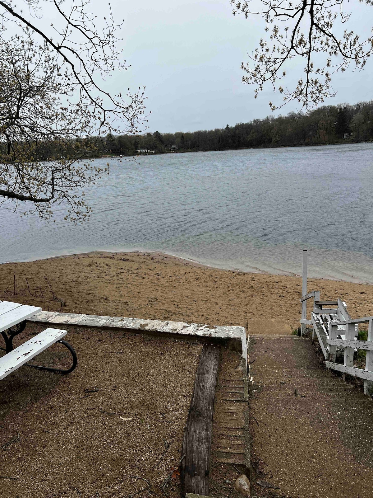 Eclectic cabin getaway with lake Wandawega access