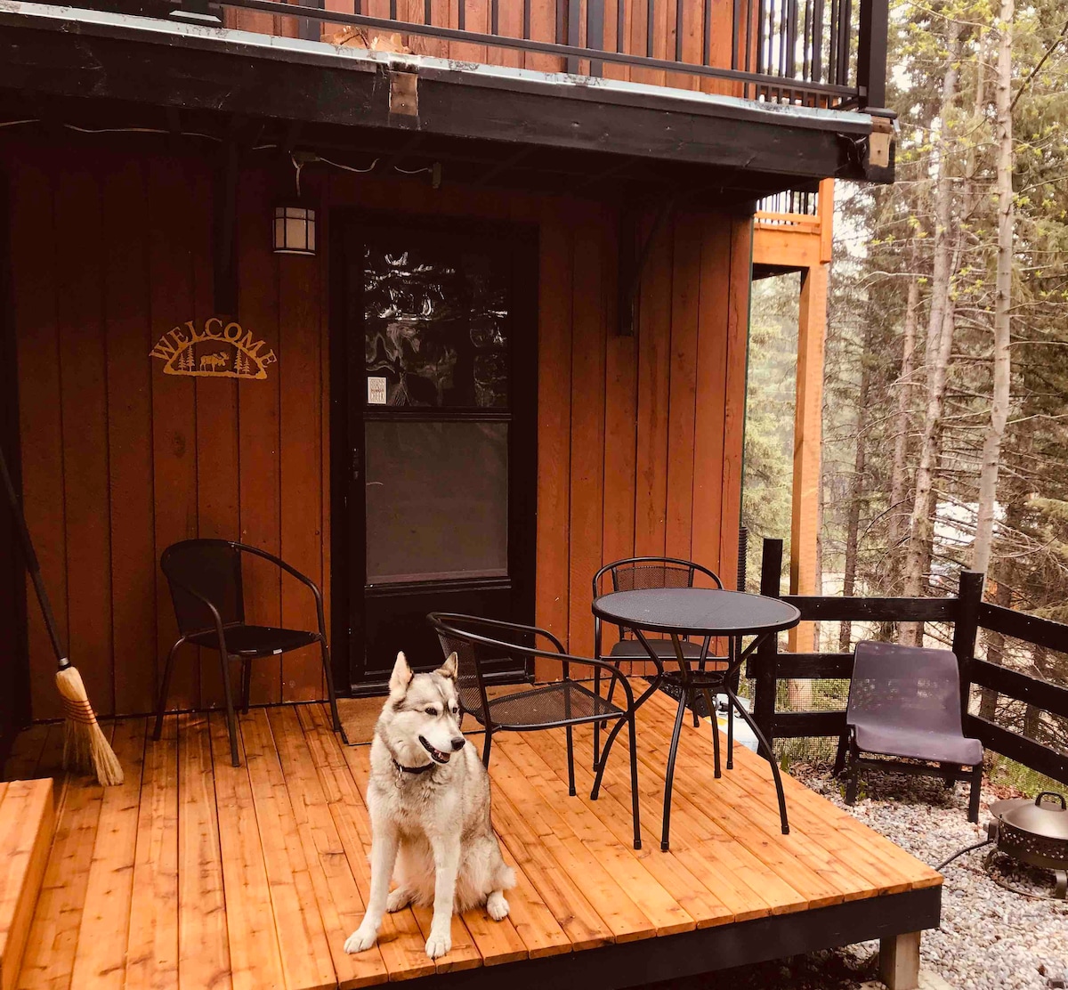 Bragg Creek Boutique Basement Suite