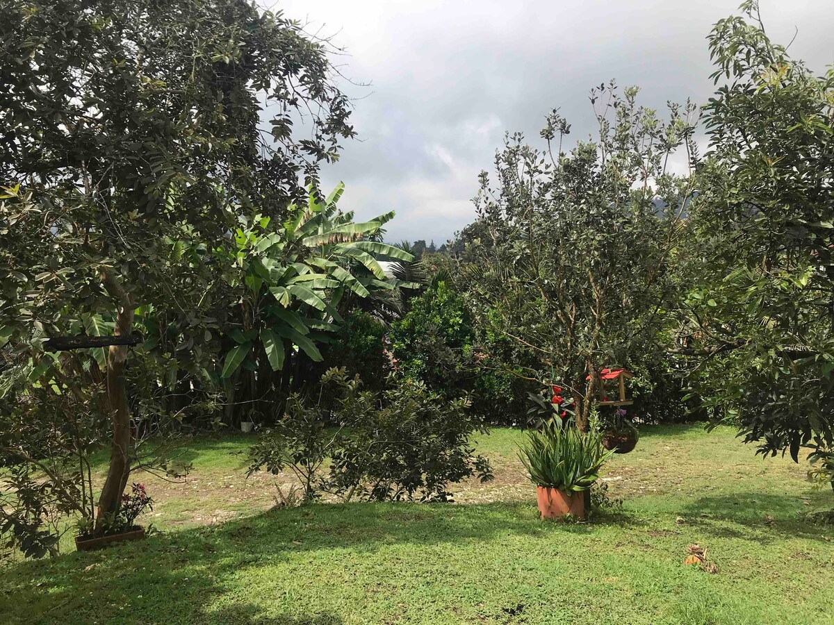 Agradable espacio campestre, con estacionamiento.