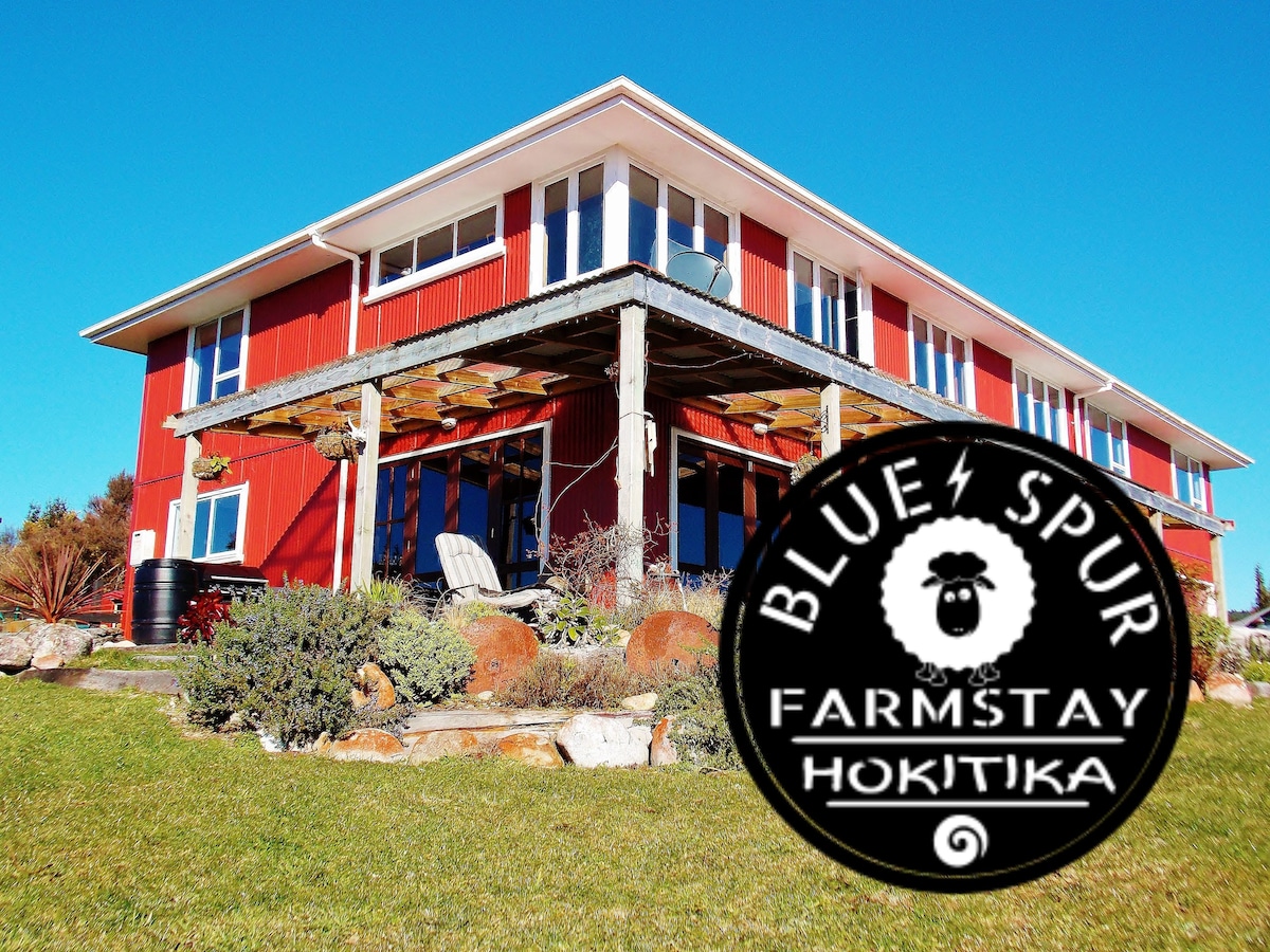 BLUE SPUR Farmstay Eco-home与动物见面