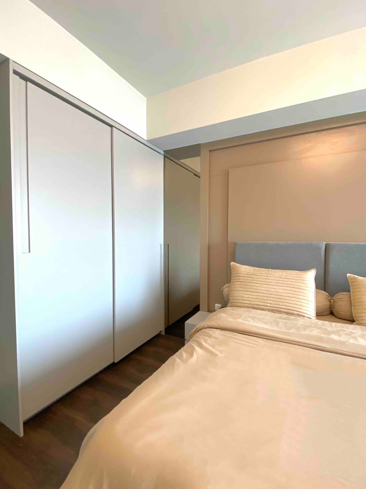 林斯空间-带城市景观的宽敞单卧室公寓