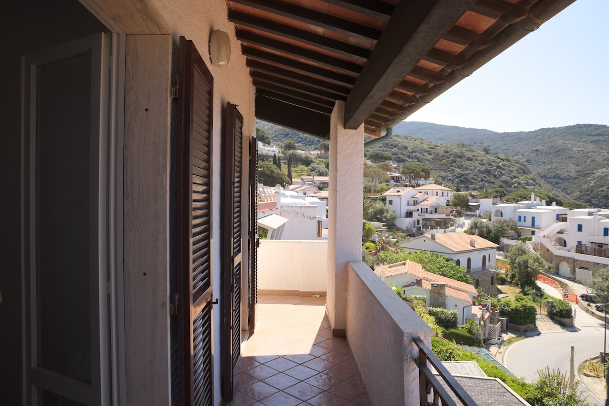 Manzoni别墅– Fenaio公寓，可俯瞰海景