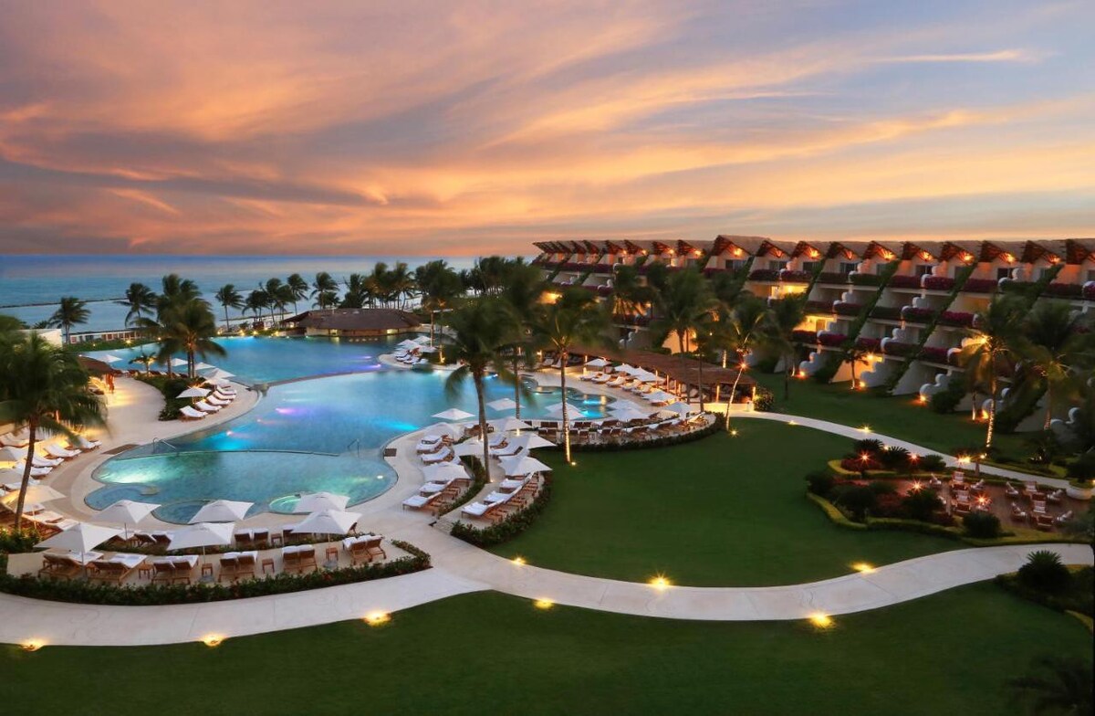 R 1519 Grand Velas Riviera Maya with Picnic Areas ,2 Indoor Pools ,3 Outdoor Pools ,and 4 Spa Tubs