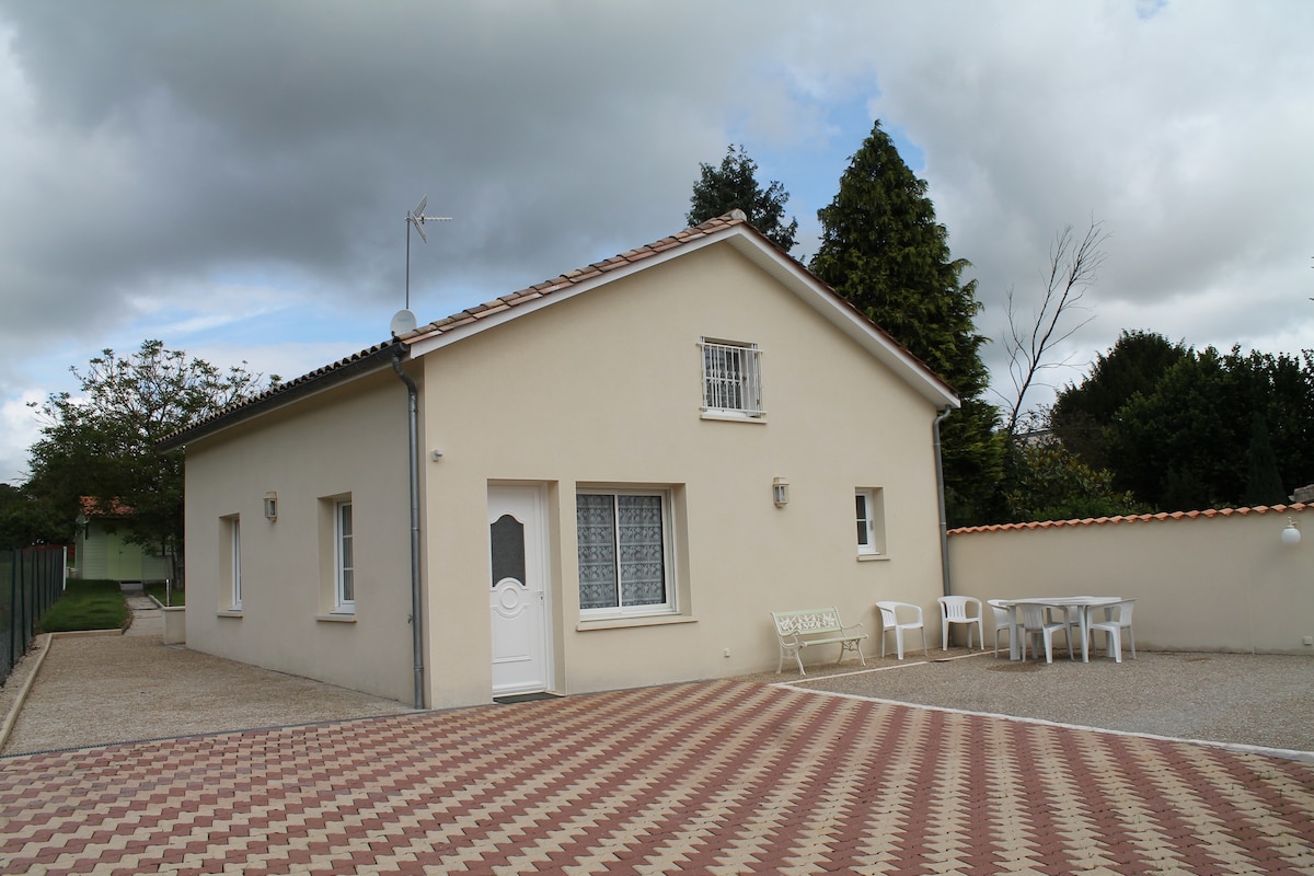 Maison a 100 métres des thermes de JONZAC