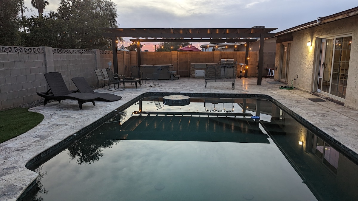 Downstairs apartment w/ Pool & Hot tub