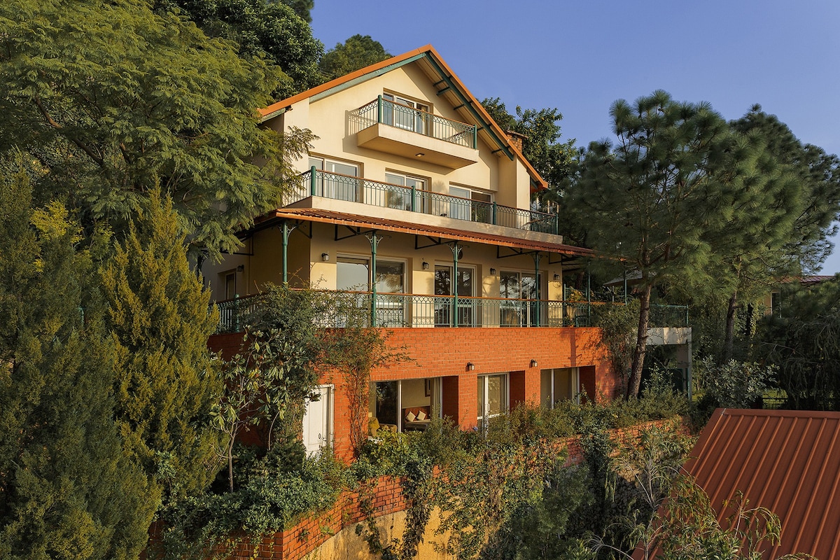 Fully Serviced 4BD Villa, highest point in Kasauli