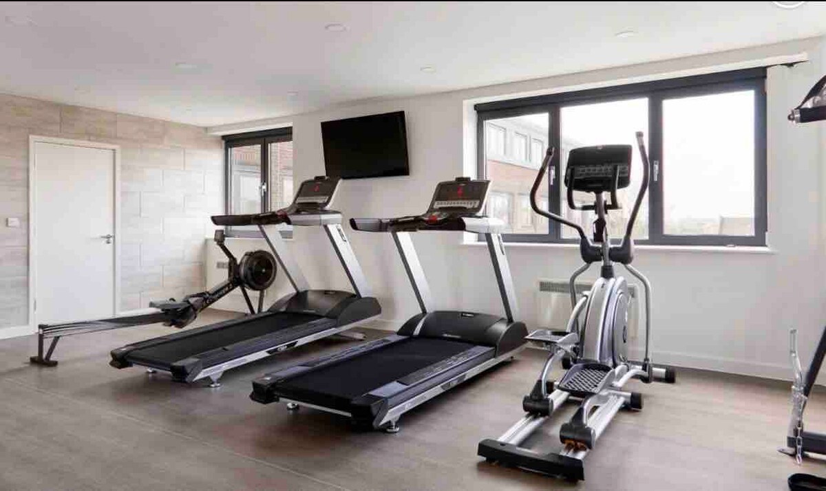 2 Comfy Double Beds & Free Use of Gym Free Parking